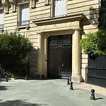 Eiffel Apartment